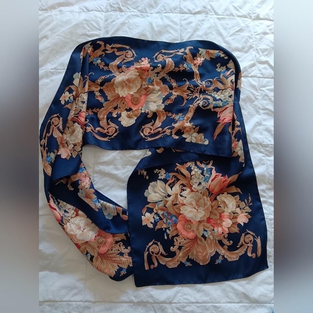 Gorgeous Scarf - Picture 4 of 5